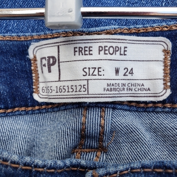 Free People Distressed Blue Jeans Size 24 - Picture 3 of 3